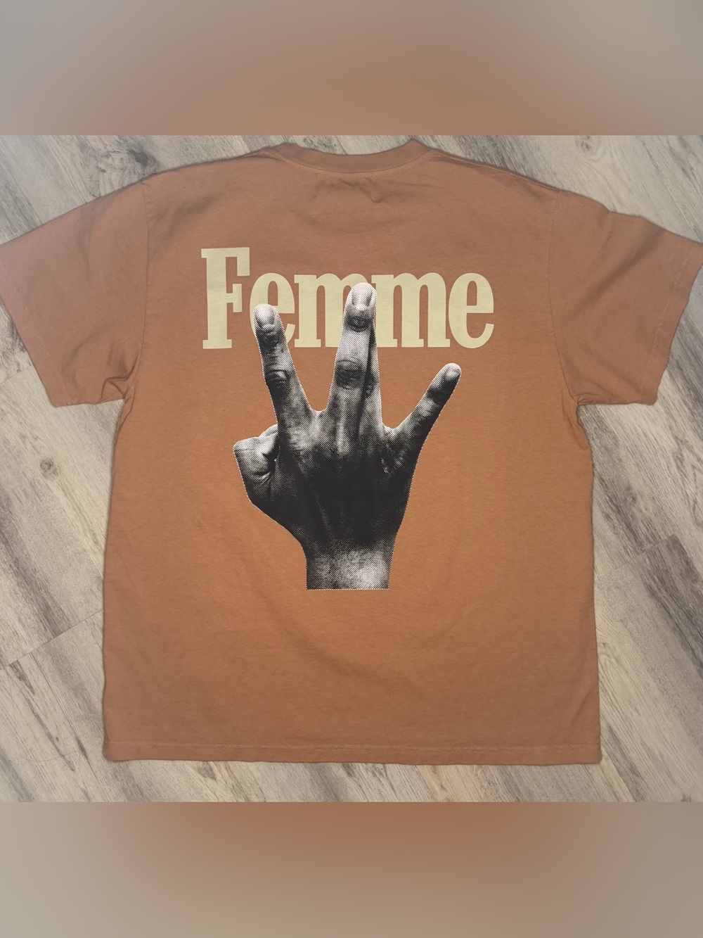 Homme Femme Westside Twisted Finger Tee Authentic Size XL New without Tag